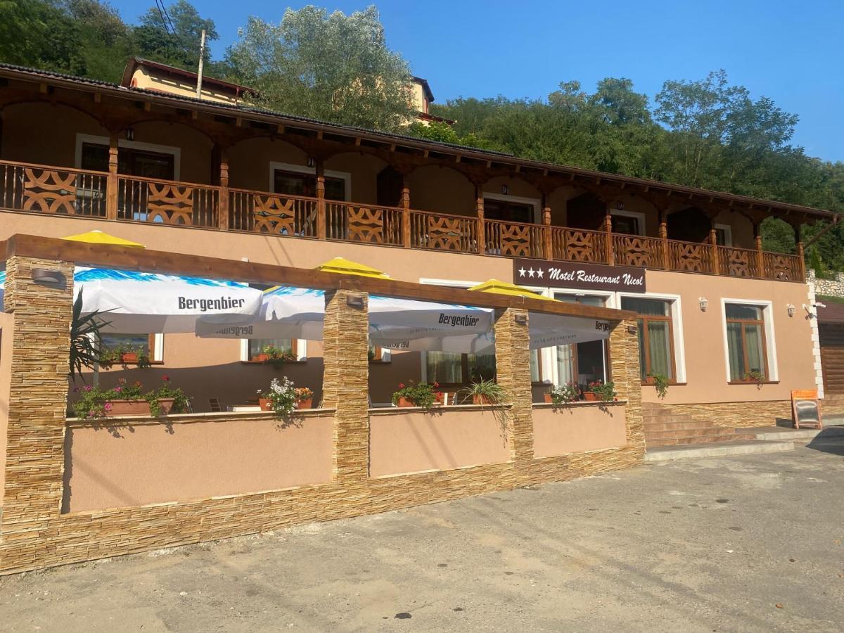 Motel Restaurant Nicol Armenis Exterior photo